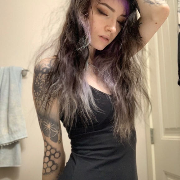 Meet your Posher, Leah - Picture 2 of 3